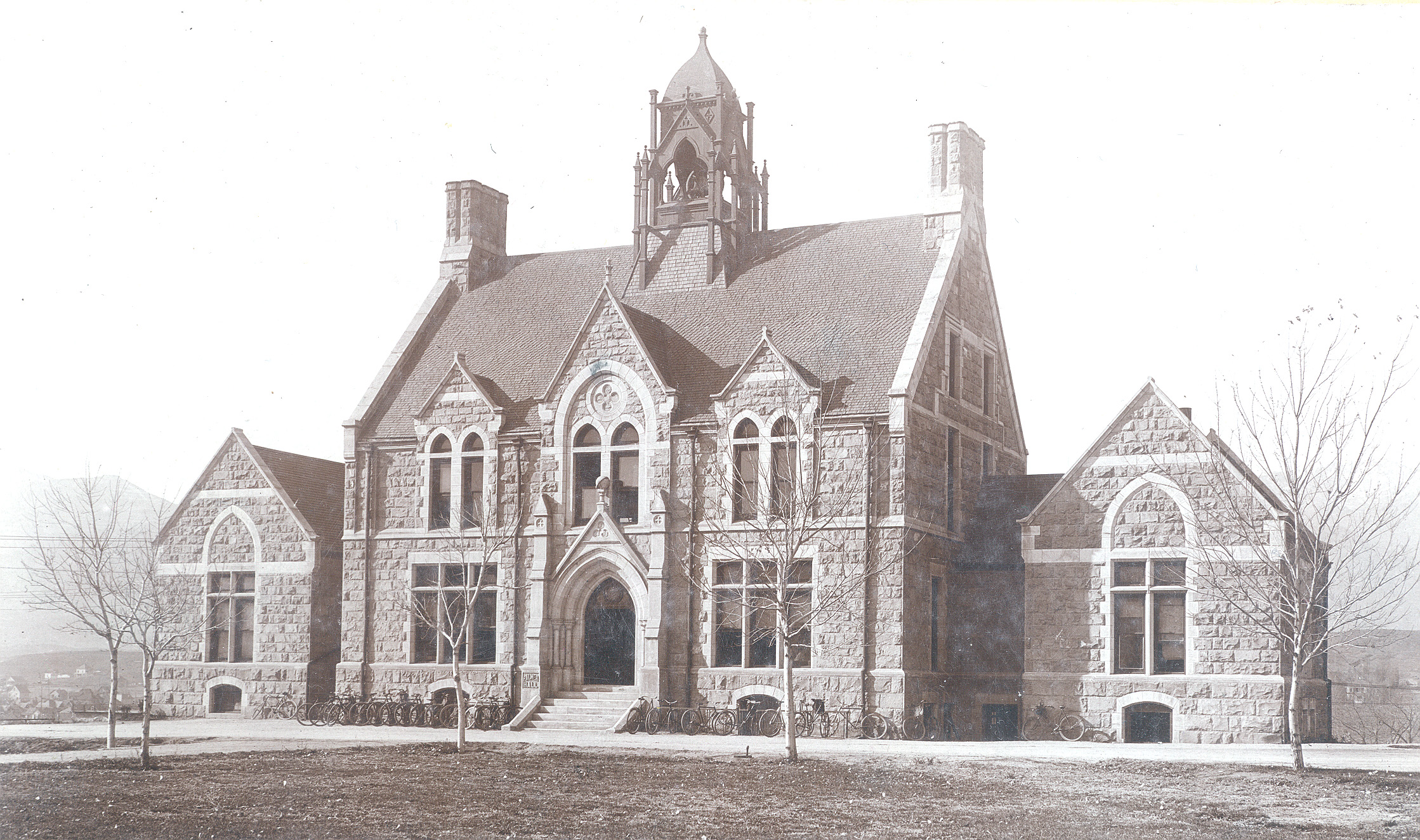 Cutler Hall Early 1900's <span class="cc-gallery-credit"></span>